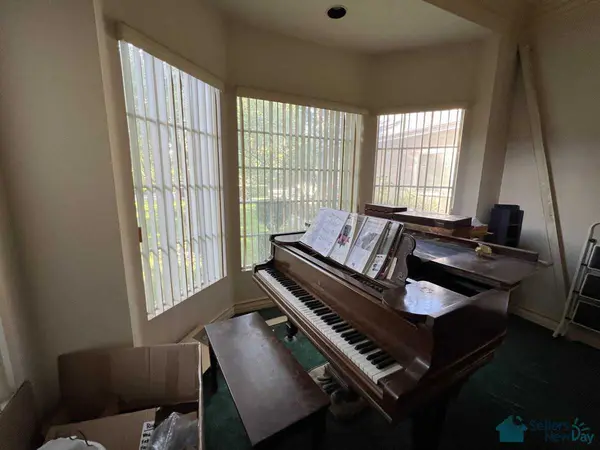 136 N Garfield Pl, Monrovia, CA 91016