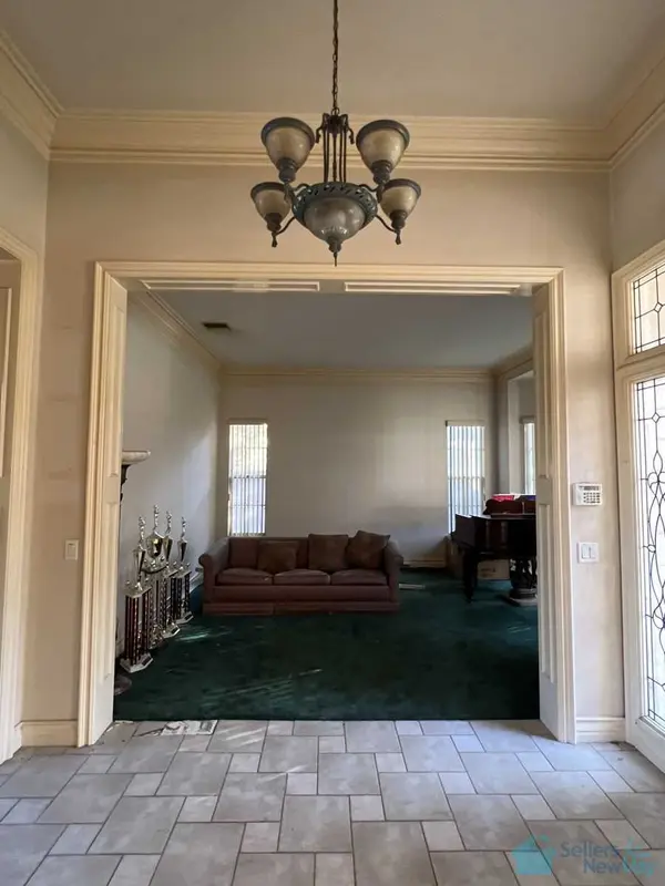 136 N Garfield Pl, Monrovia, CA 91016