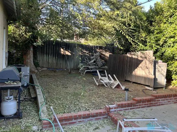 136 N Garfield Pl, Monrovia, CA 91016