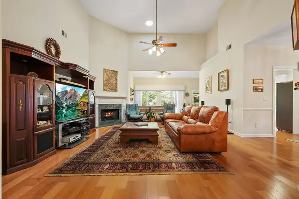2958 Spotted Pony Ct NW, Acworth, GA 30101