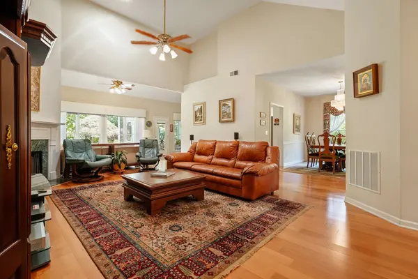 2958 Spotted Pony Ct NW, Acworth, GA 30101