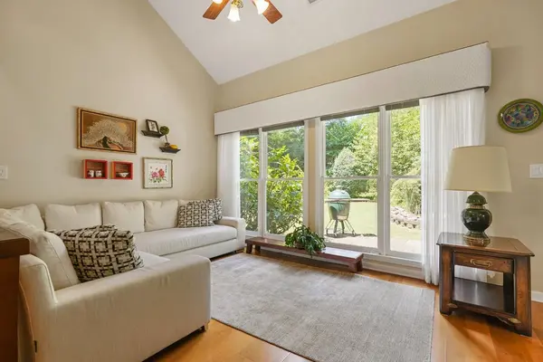 2958 Spotted Pony Ct NW, Acworth, GA 30101