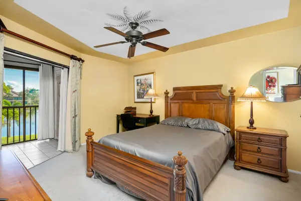 15444 Admiralty Cir #10, North Fort Myers, FL 33917
