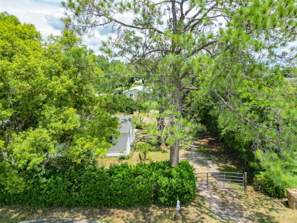 31702 Merry Rd, Tavares, FL 32778
