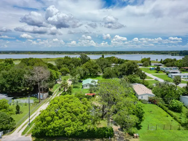 31702 Merry Rd, Tavares, FL 32778