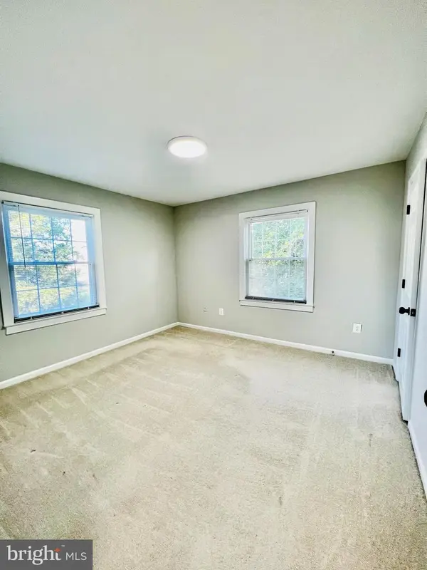 2304 Farrington Ave, Alexandria, VA 22303