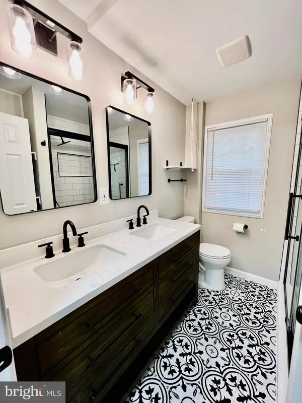 2304 Farrington Ave, Alexandria, VA 22303