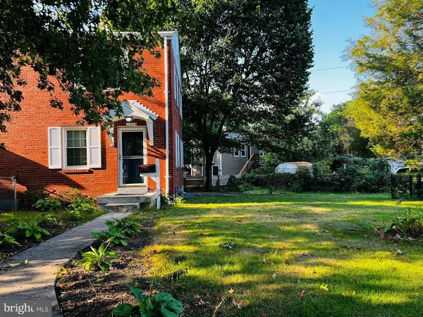 2304 Farrington Ave, Alexandria, VA 22303