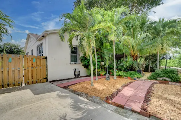 318 Marlborough Pl, West Palm Beach, FL 33405