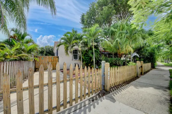 318 Marlborough Pl, West Palm Beach, FL 33405