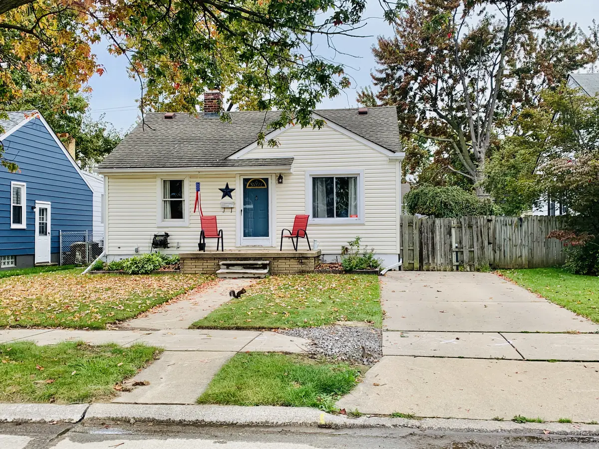 1114 8th St, Wyandotte, MI 48192