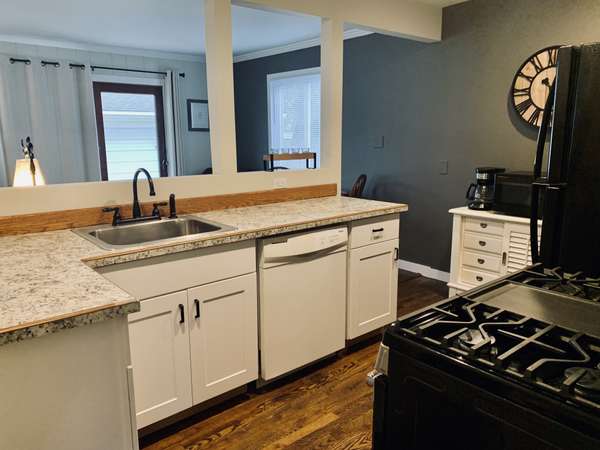 1114 8th St, Wyandotte, MI 48192