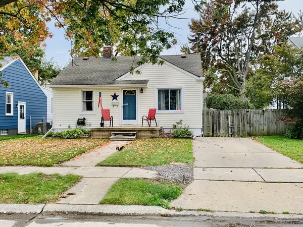 1114 8th St, Wyandotte, MI 48192