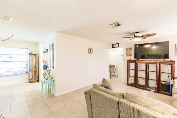 2210 SE 11th Ave, Cape Coral, FL 33990