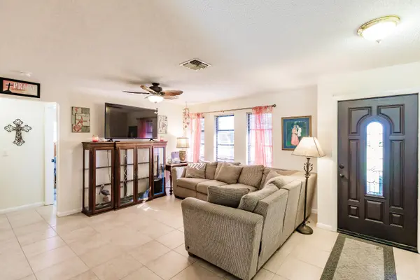 2210 SE 11th Ave, Cape Coral, FL 33990