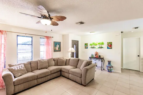 2210 SE 11th Ave, Cape Coral, FL 33990