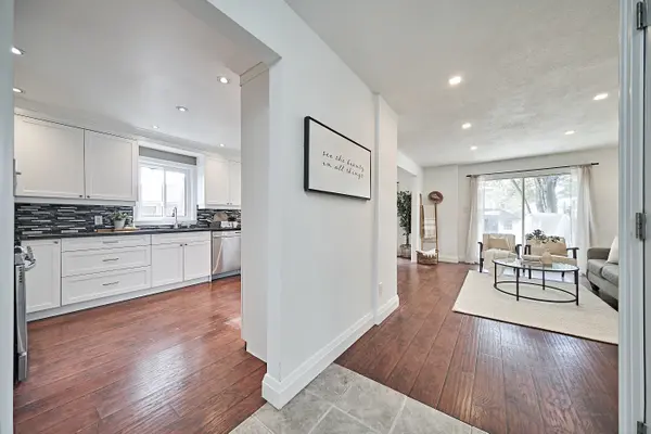 882 West Shore Blvd, Pickering, ON L1W 2V7