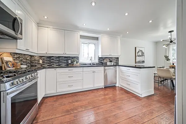 882 West Shore Blvd, Pickering, ON L1W 2V7