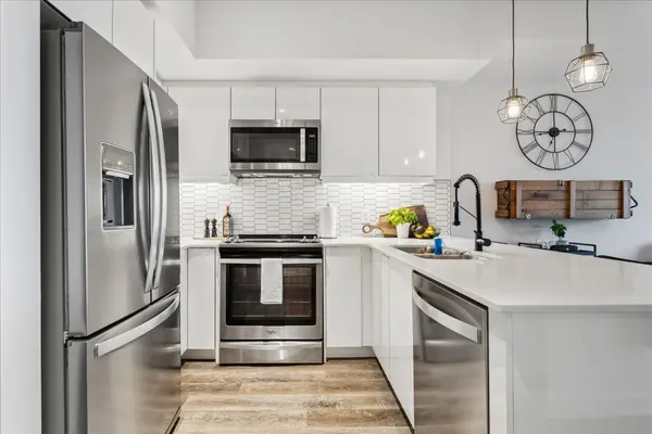 16 Markle Cres #513, Hamilton, ON L9G 0H4