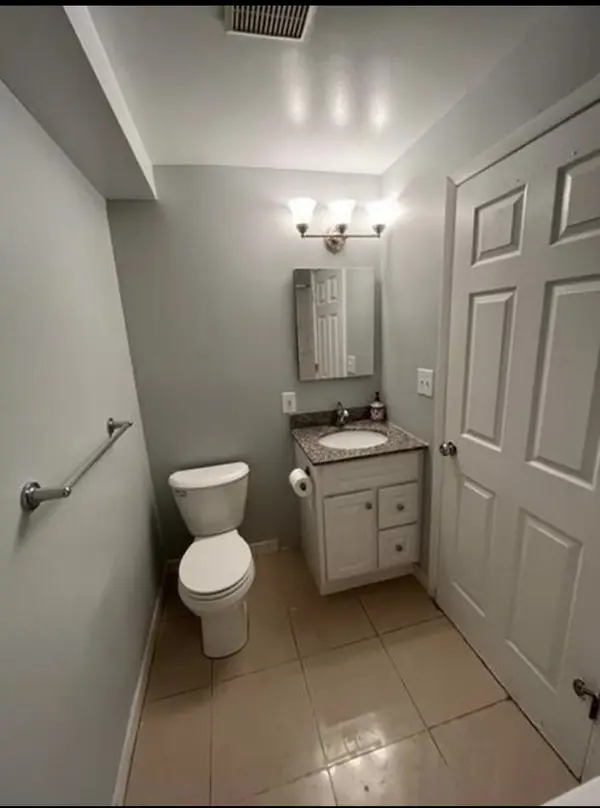 25 Astor Pl #1st floor, Jersey City, NJ 07304