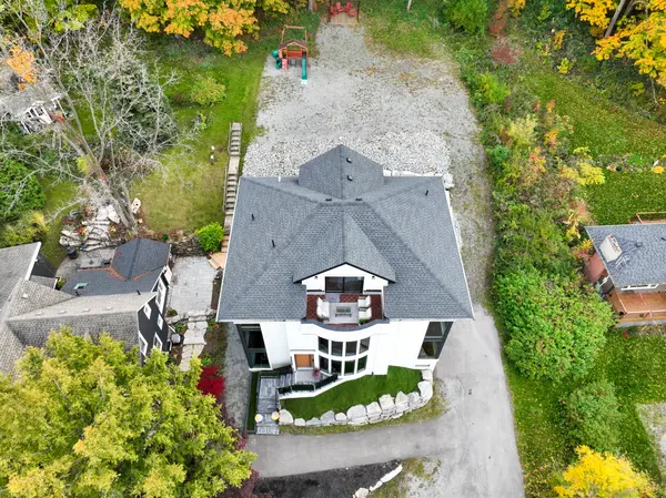 237 Main St W, Grimsby, ON L3M 1S1