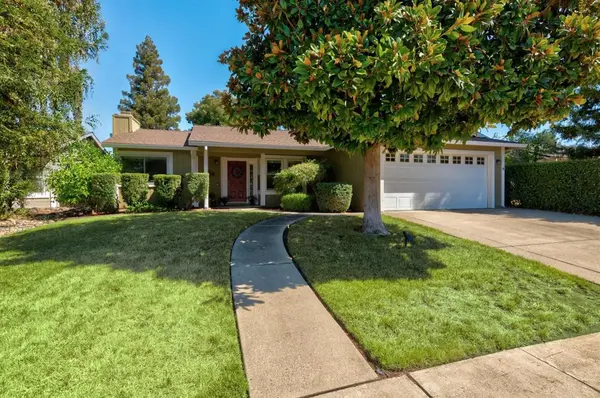 688 Lilly Cross Dr, Roseville, CA 95678