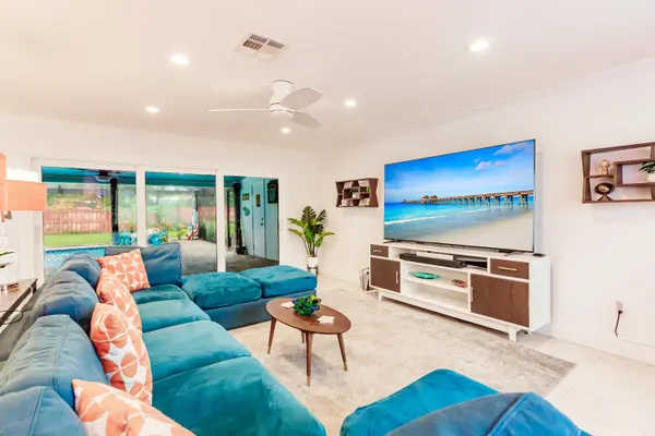 1013 Aqua Ln, Fort Myers, FL 33919