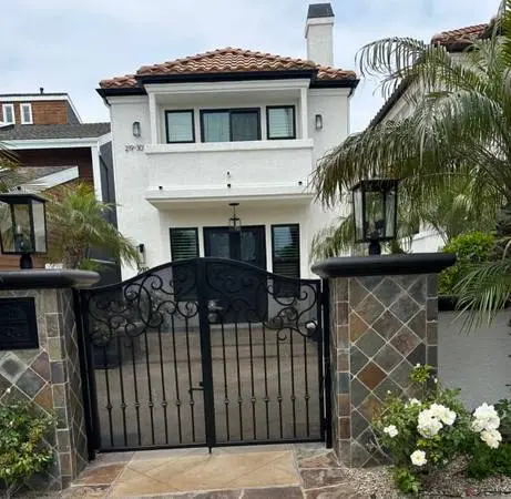 219 Hartford Ave, Huntington Beach, CA 92648