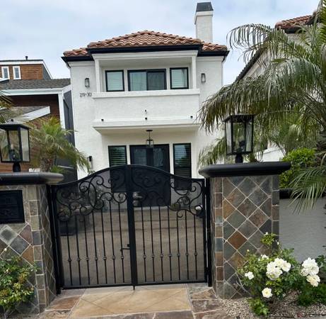 219 Hartford Ave, Huntington Beach, CA 92648