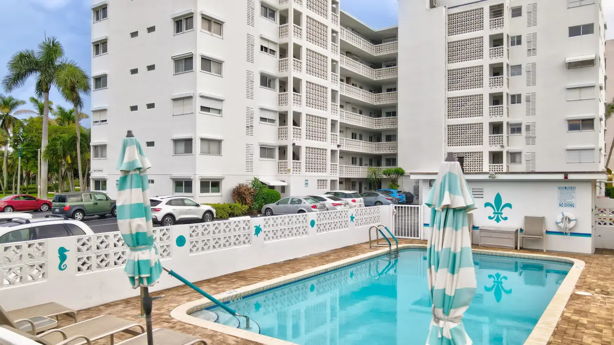 1 N Golfview Rd #105, Lake Worth Beach, FL 33460