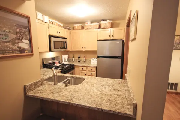 1403 N Oakhill Dr #H-2, South Bend, IN 46637
