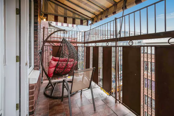 Brooklyn, NY 11249,9 Franklin Ave #6 (25 ft wide! -3 side windows!)