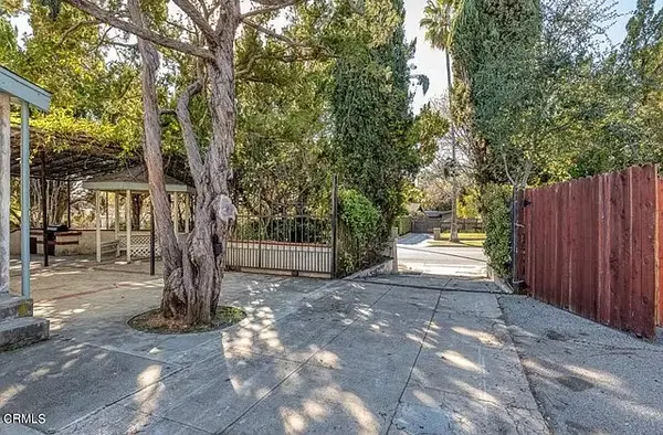 1756 N Hill Ave, Pasadena, CA 91104