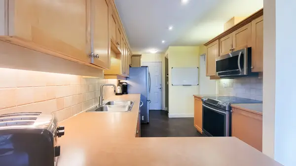 241 Parkside Dr #24, Port Moody, BC V3H 5G5