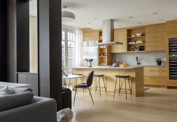 1072 Hamilton St #501, Vancouver, BC V6B 2R9