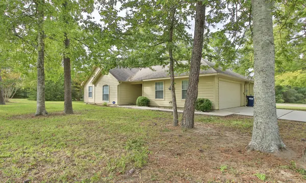 5495 Woodland Lakes Dr, Willis, TX 77378