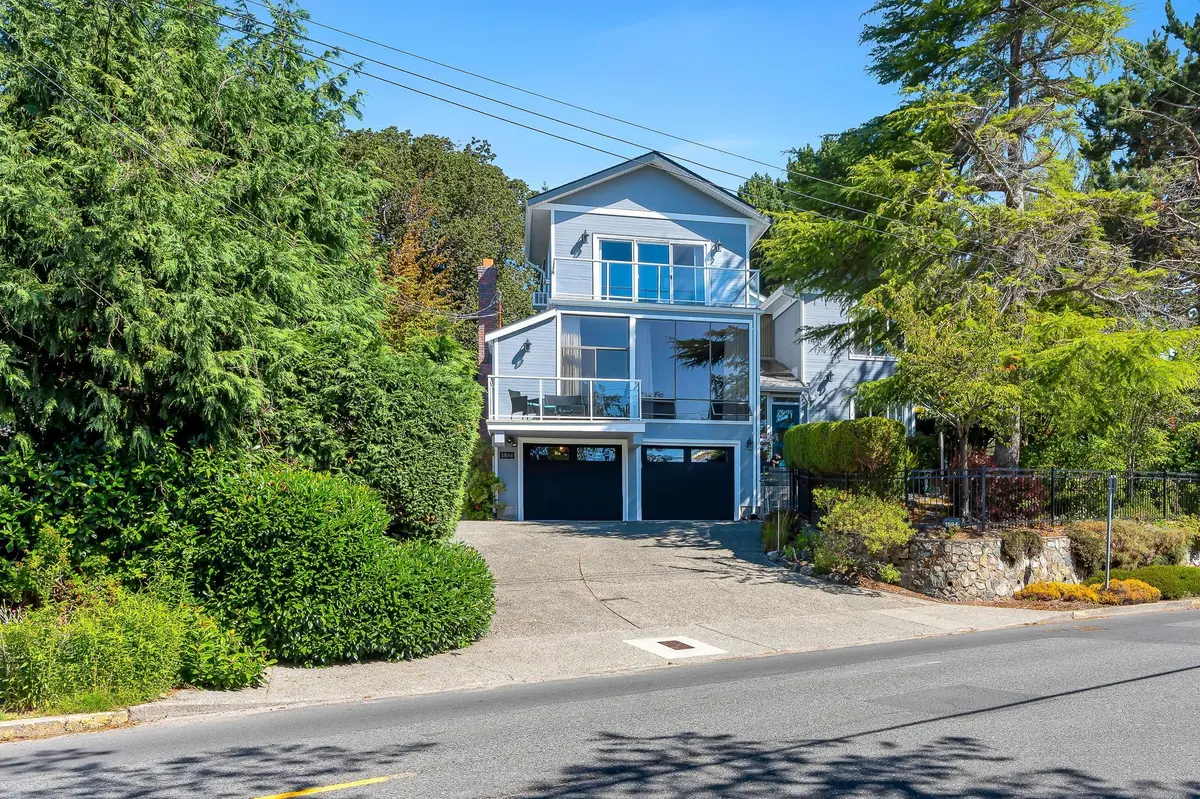 1584 Rockland Ave, Victoria, BC V8S 1W5