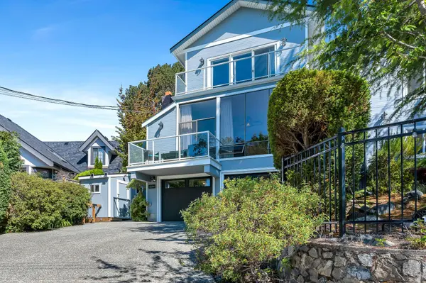 1584 Rockland Ave, Victoria, BC V8S 1W5
