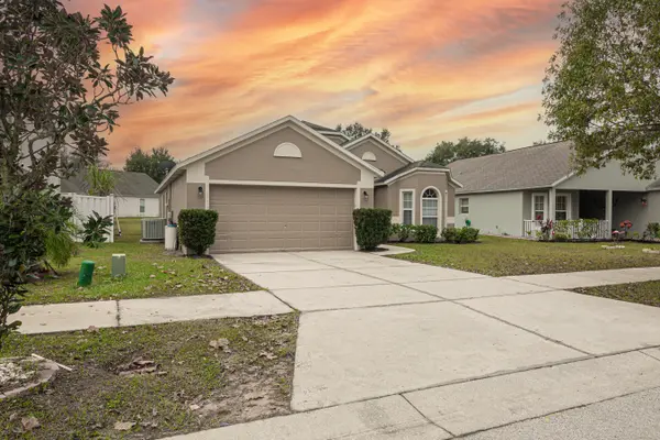 1054 Bluegrass Dr, Groveland, FL 34736
