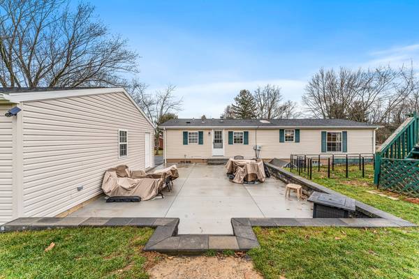 2406 Hanna St New Castle, PA 16102