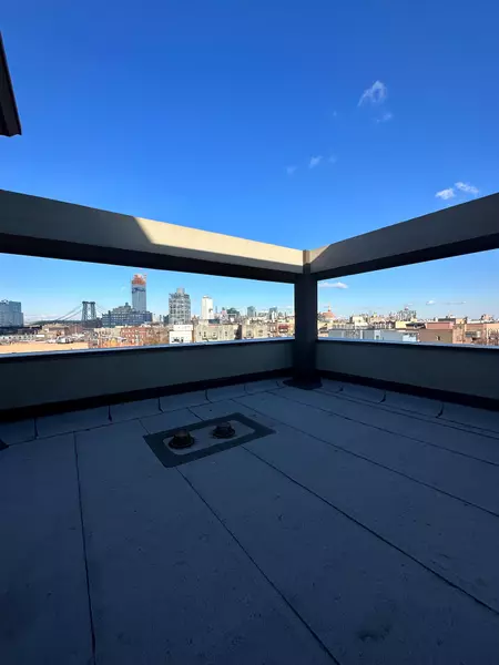 142 Clymer St #6 + Deck & Rooftop!, Brooklyn, NY 11211