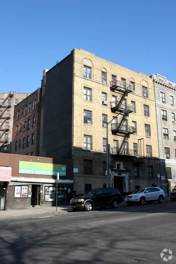 2467 University Ave, Bronx, NY 10468