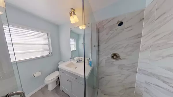 Sarasota, FL 34231,6455 Colonial Dr