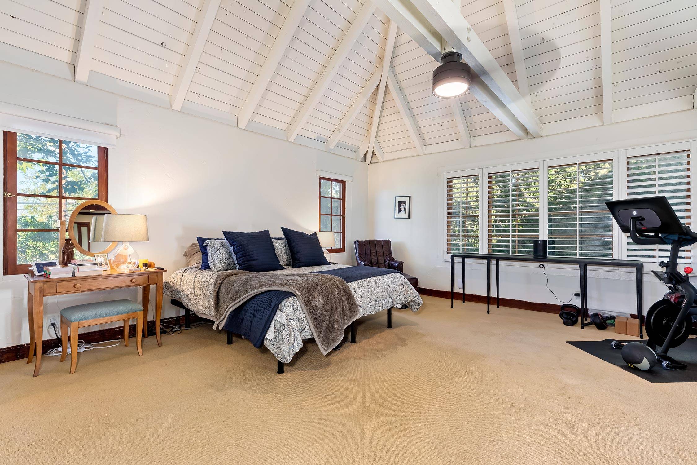 Homes for sale Valley Vista Blvd, Sherman Oaks, CA 91403 MLSA1...