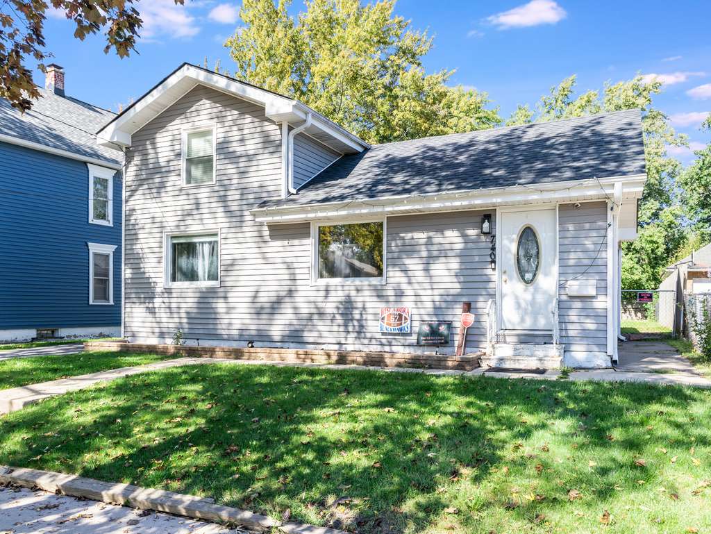 740 Liberty St, Aurora, IL 60505