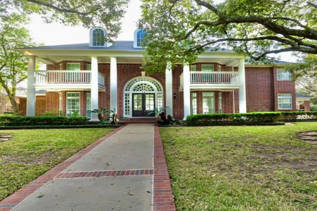 34 Du Pont Cir, Sugar Land, TX 77479