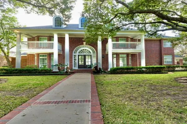 34 Du Pont Cir, Sugar Land, TX 77479