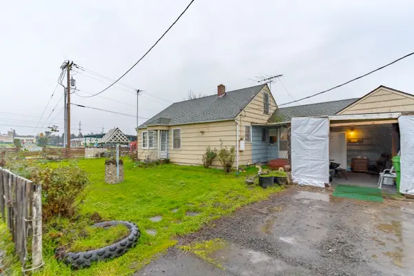 328 Fossholm St NE, Silverton, OR 97381