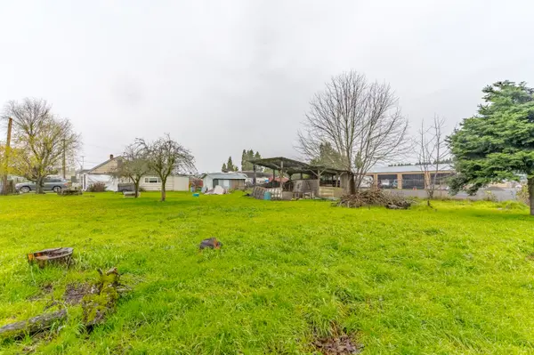 328 Fossholm St NE, Silverton, OR 97381