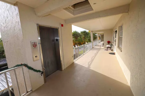 940 Virginia St, Dunedin, FL 34698